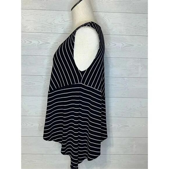 DKNY Jeans black & white striped geometric tank top Size Medium - Picture 2 of 5